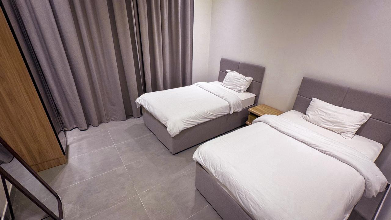 ROOM2