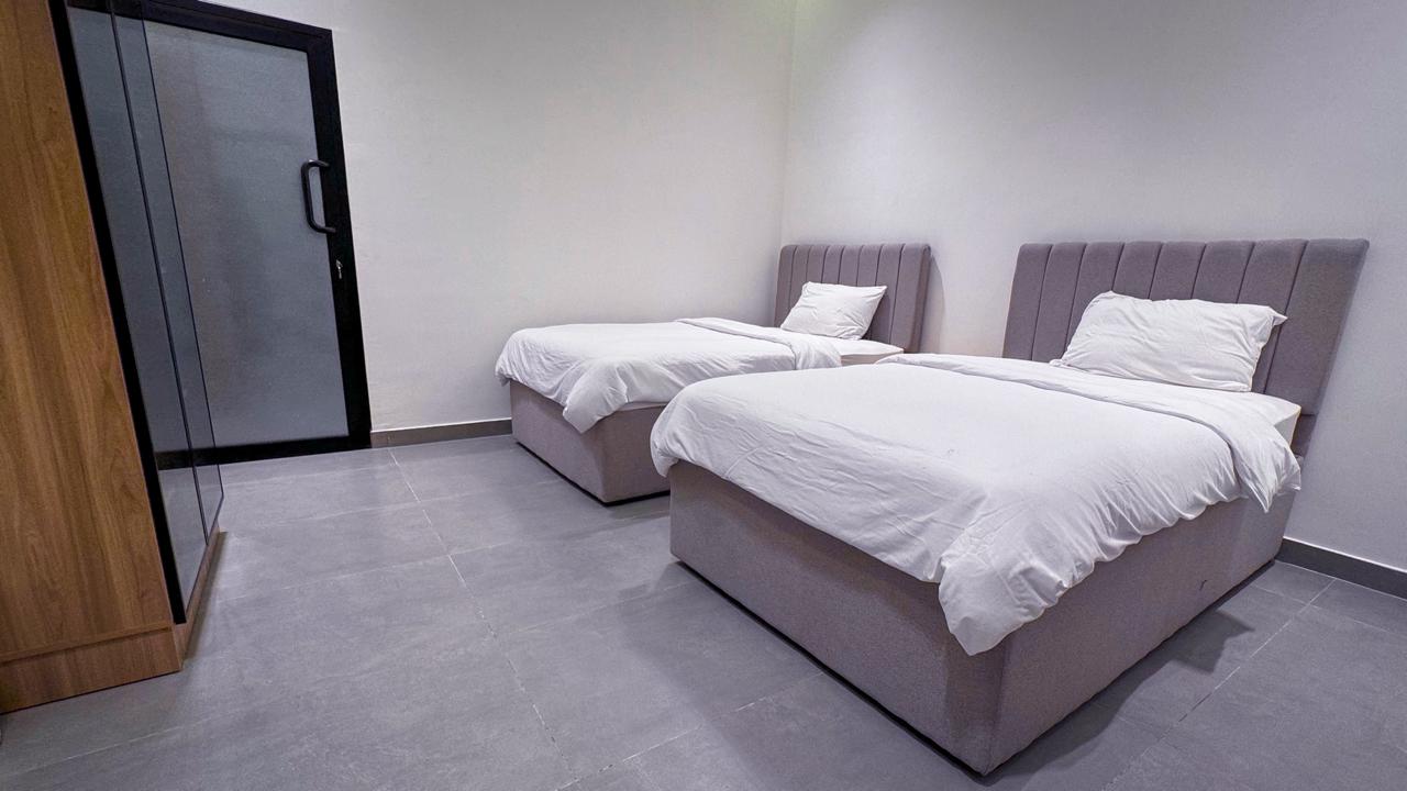 ROOM2