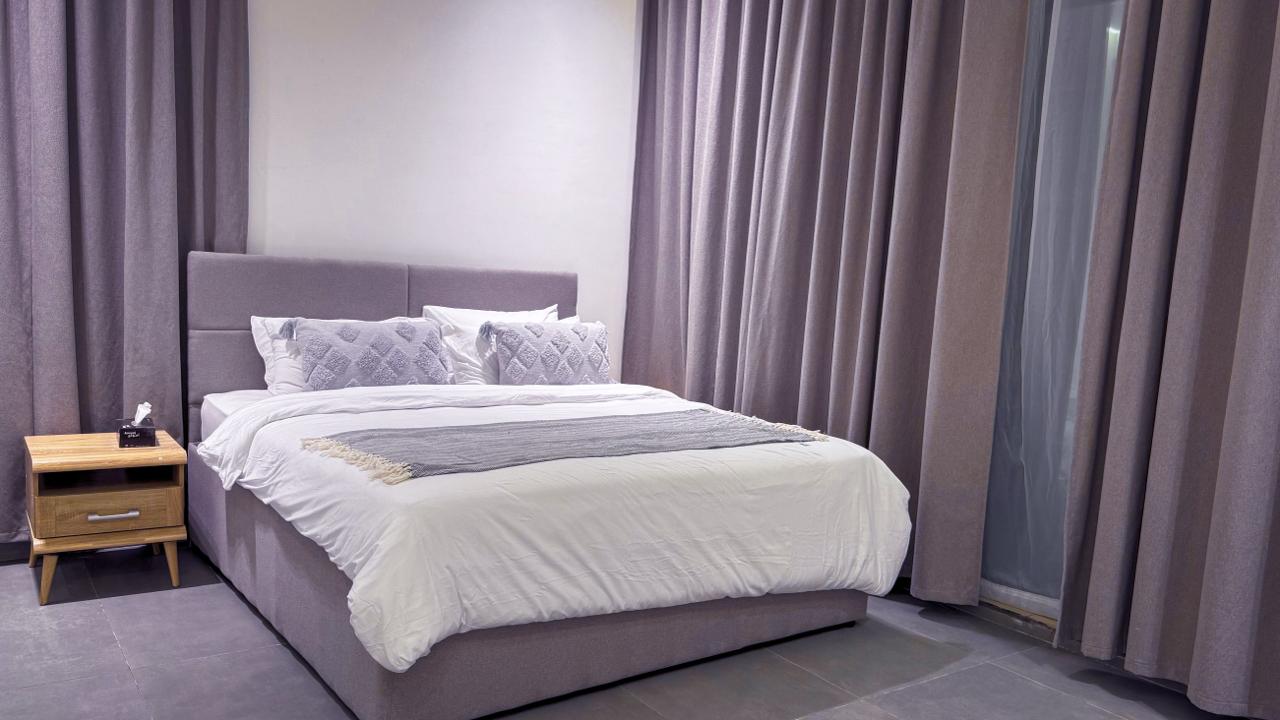 ROOM2